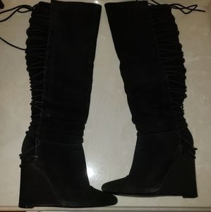 Black wedge boots!